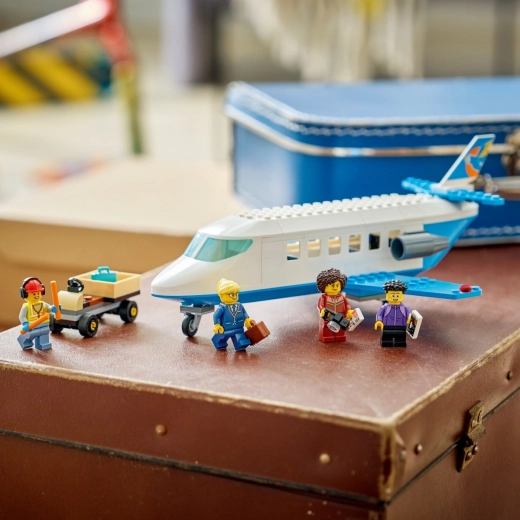 Scène d’aéroport avec bagages et chariot