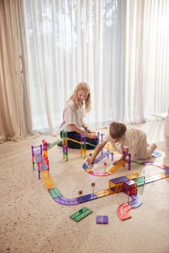 Jeu ouvert et compatibilité pour des possibilités infinies