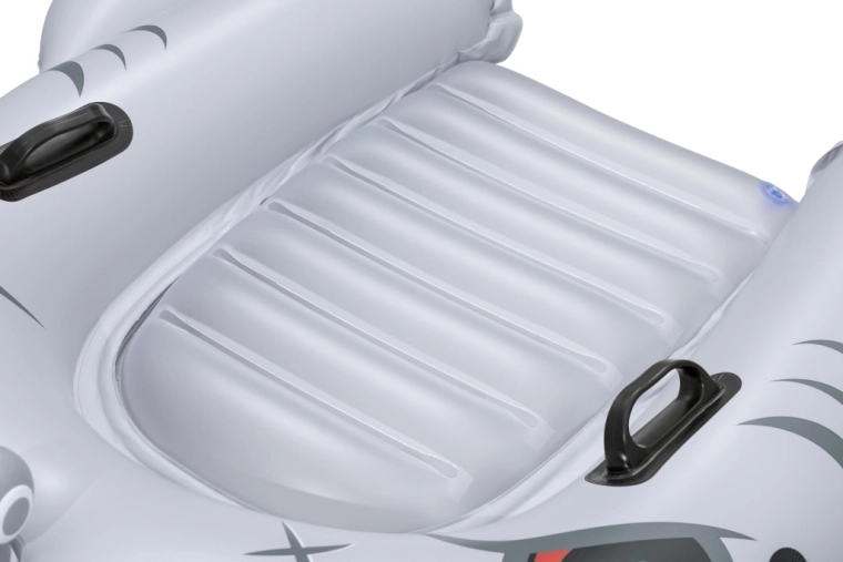 Poignées solides et zone d’assise stable