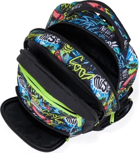 Organisation astucieuse avec de nombreuses poches