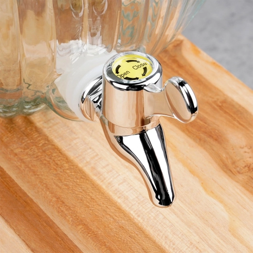 Service aisé grâce au robinet métallique