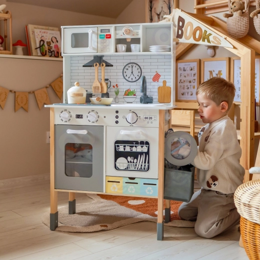 Zone lave-linge avec panier pour s’entraîner à l’autonomie