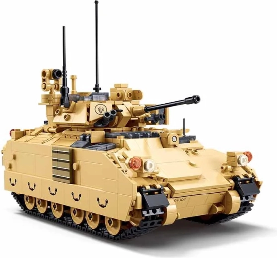 Char réaliste avec tourelle rotative et trappes fonctionnelles