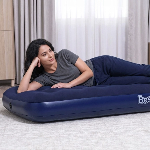 Matelas gonflable une place à surface floquée bleue