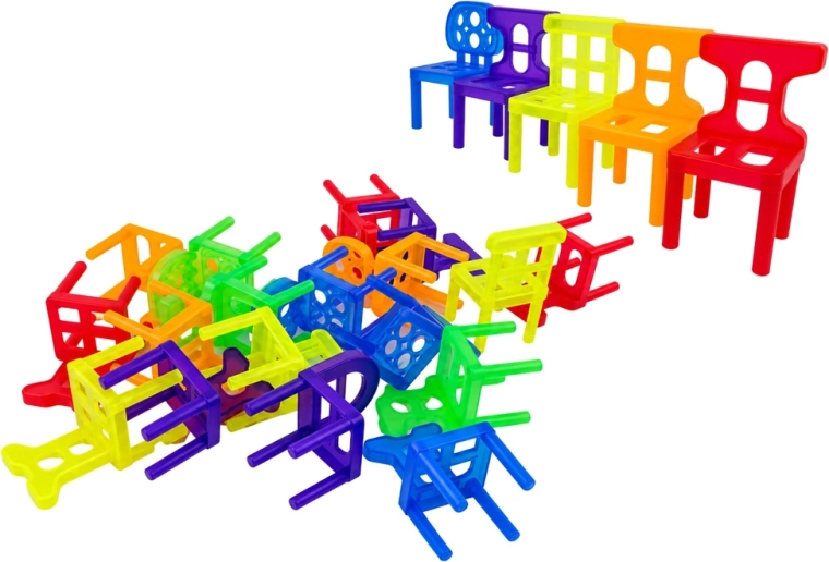 48 chaises colorées pour de nombreux jeux