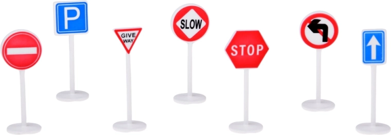 Deux petites voitures et des panneaux de signalisation inclus