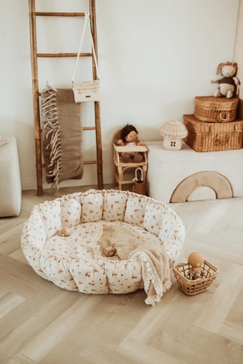 Espace sûr et confortable grâce aux bords moelleux