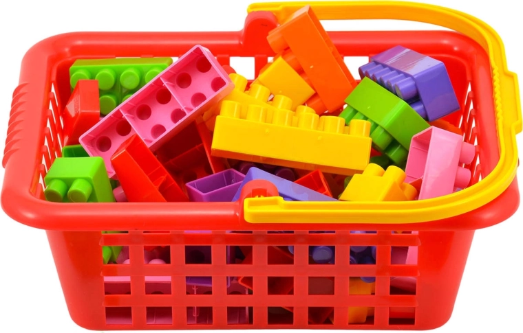Panier pratique et beaucoup de pièces colorées