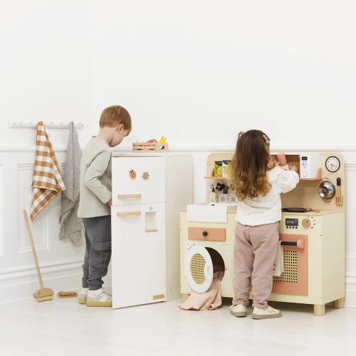 Design rétro pour la cuisine des enfants et jeu de rôle