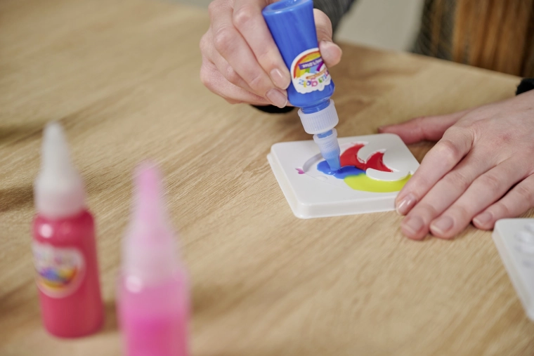 Application précise des gels colorés