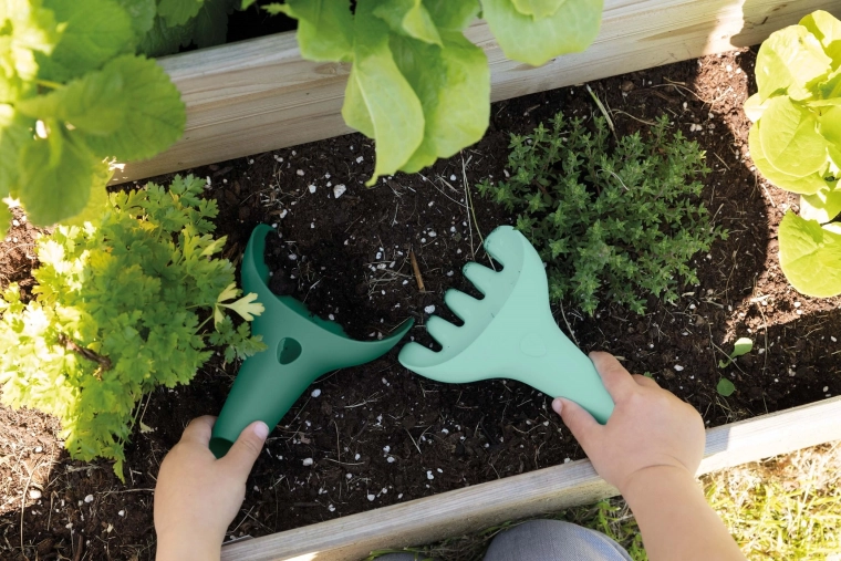 Set de jardin Quut pour petits jardiniers avec arrosoir, pelle, râteau et ballon gonflable vert