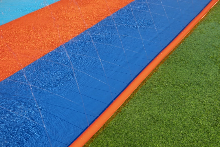 Film d’eau continu pour une glisse rapide