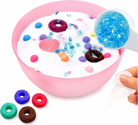 Mélange du slime avec des décorations pour un effet unique