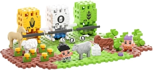 Ferme pendant la récolte – silos, champs et animaux