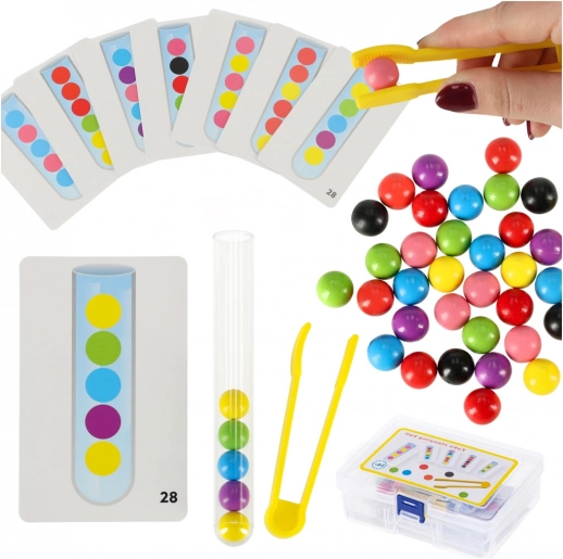 Jeu éducatif Montessori avec boules colorées