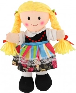 Poupée en chiffon en costume traditionnel