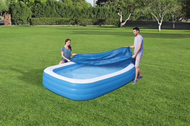Conçue précisément pour une piscine rectangulaire