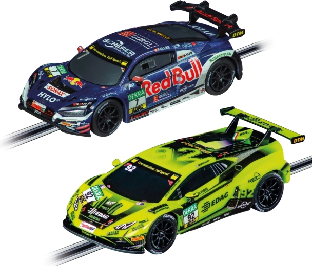 Deux voitures de course DTM sous licence