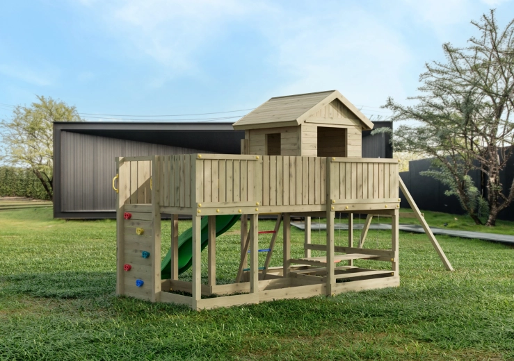 Cabane avec terrasse et accès sécurisé