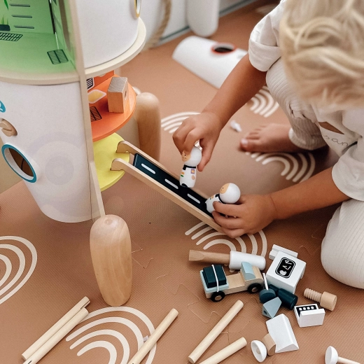 Base d’exploration en baguettes de bois