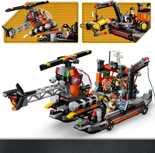 Catamaran, grue et hélicoptère