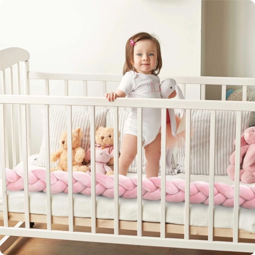 Protection douce dans le lit de bébé