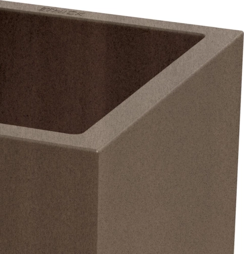 Plastique résistant et surface lisse mate