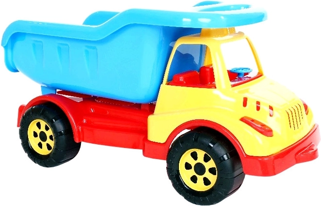 Camions en plastique dans un filet