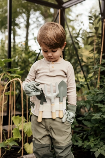 Manches en bois et taille adaptée aux enfants