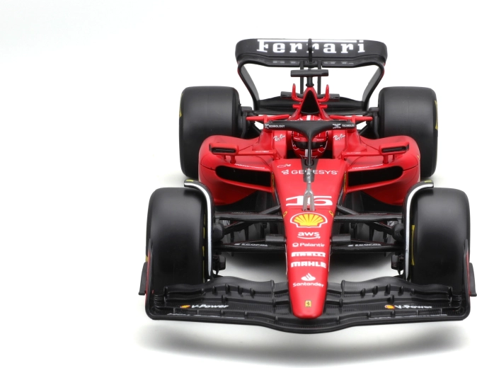 échelle 1:24 avec roues directionnelles