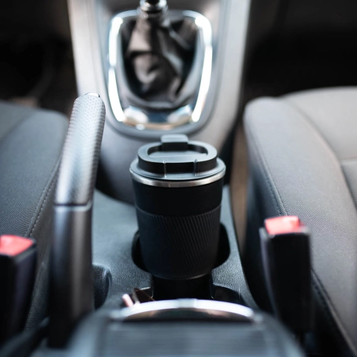 S’adapte au porte-gobelet de voiture et tient parfaitement en main