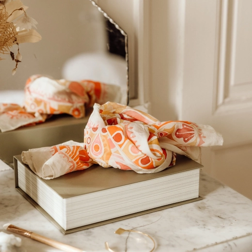Foulard léger au motif élégant