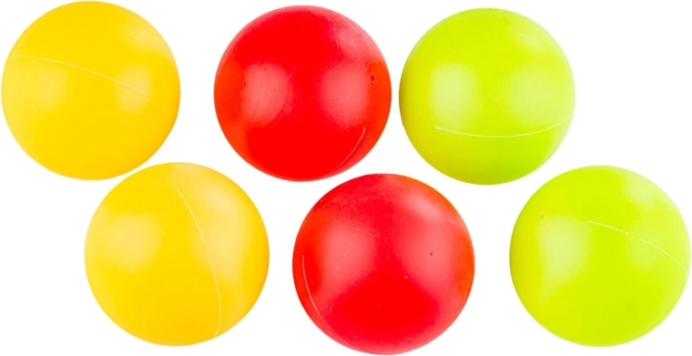 Balles colorées et support de petit cerf stable