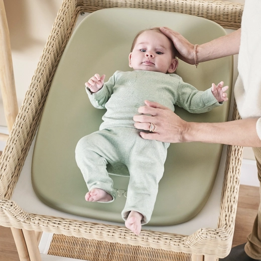 Bords surélevés ergonomiques pour une position plus stable