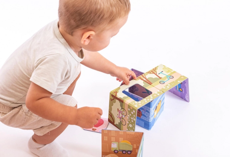 Un livre accordéon résistant pour les petites mains