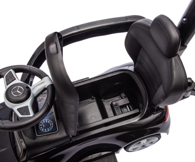 Espace de rangement sous le siège