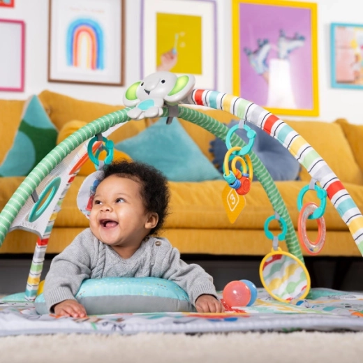 Jouets amovibles et soutien pour le tummy time