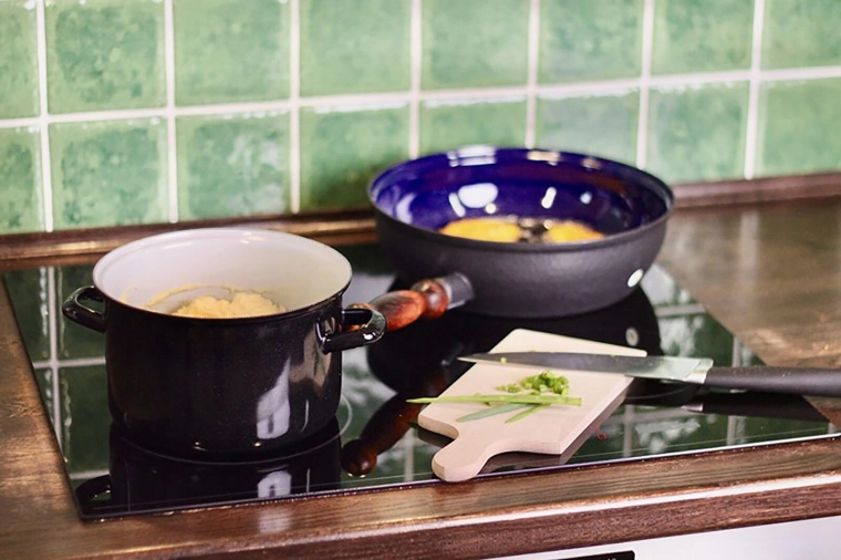 Compatible avec l’induction et toutes les plaques