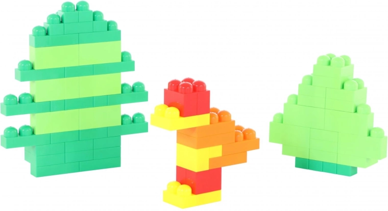 Construction créative avec arbres et animaux