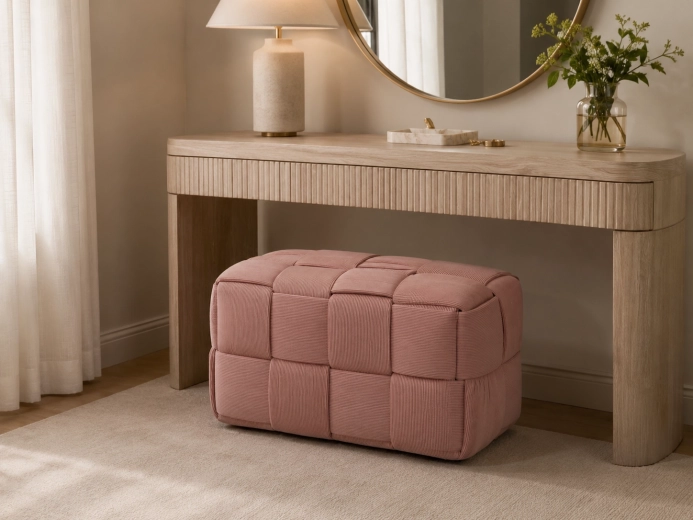 Assise confortable et repose-pieds en un