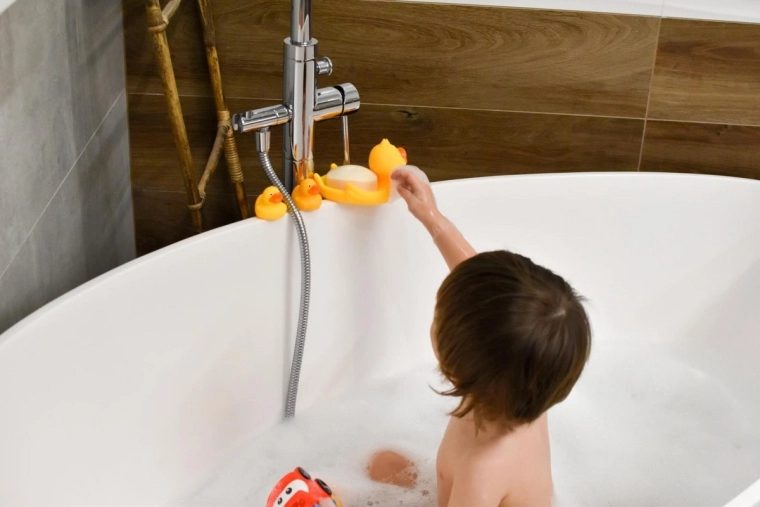 Du plaisir au bain dès la naissance