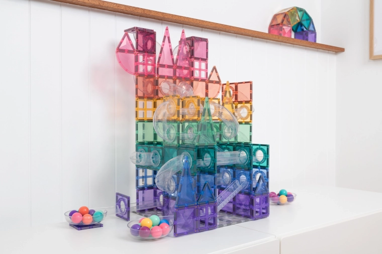 Construisez des pistes à billes hautes et stables