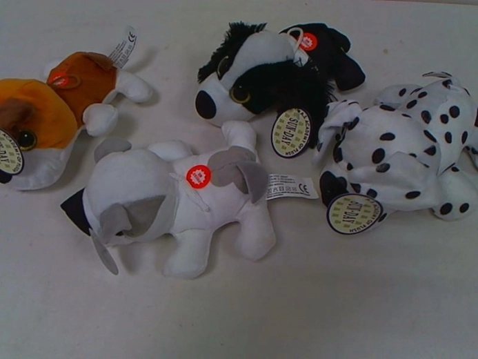 Chien en peluche avec son 15 cm (6 modèles)