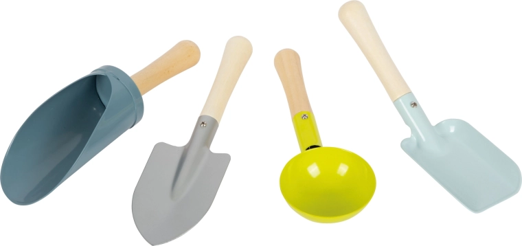 Quatre outils pour les petits jardiniers