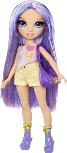 De longs cheveux violets pour un coiffage créatif