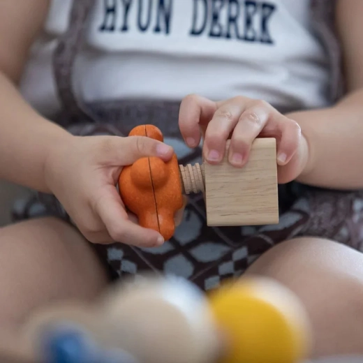 Des vissages pour les petites mains habiles