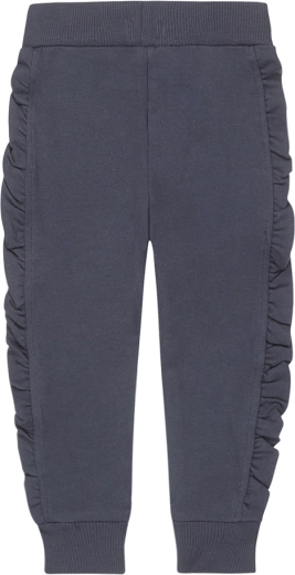 Détails froncés sur les côtés pour un look tendance