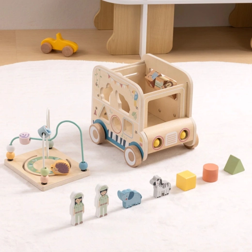 Tri de formes et figurines safari pour le jeu narratif