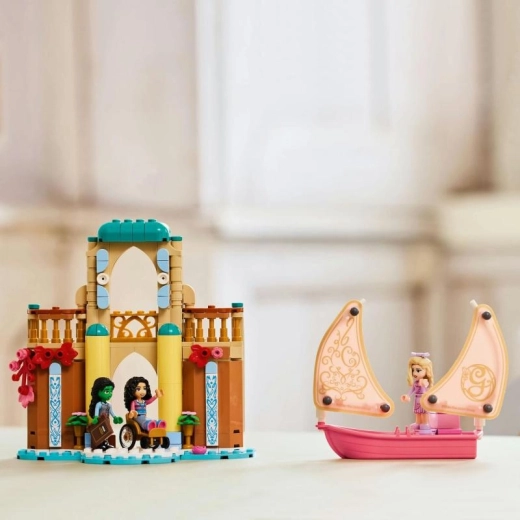 Université de Shiz à deux étages, riche en détails