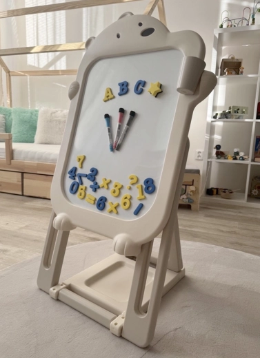 Surface magnétique pour dessiner et apprendre